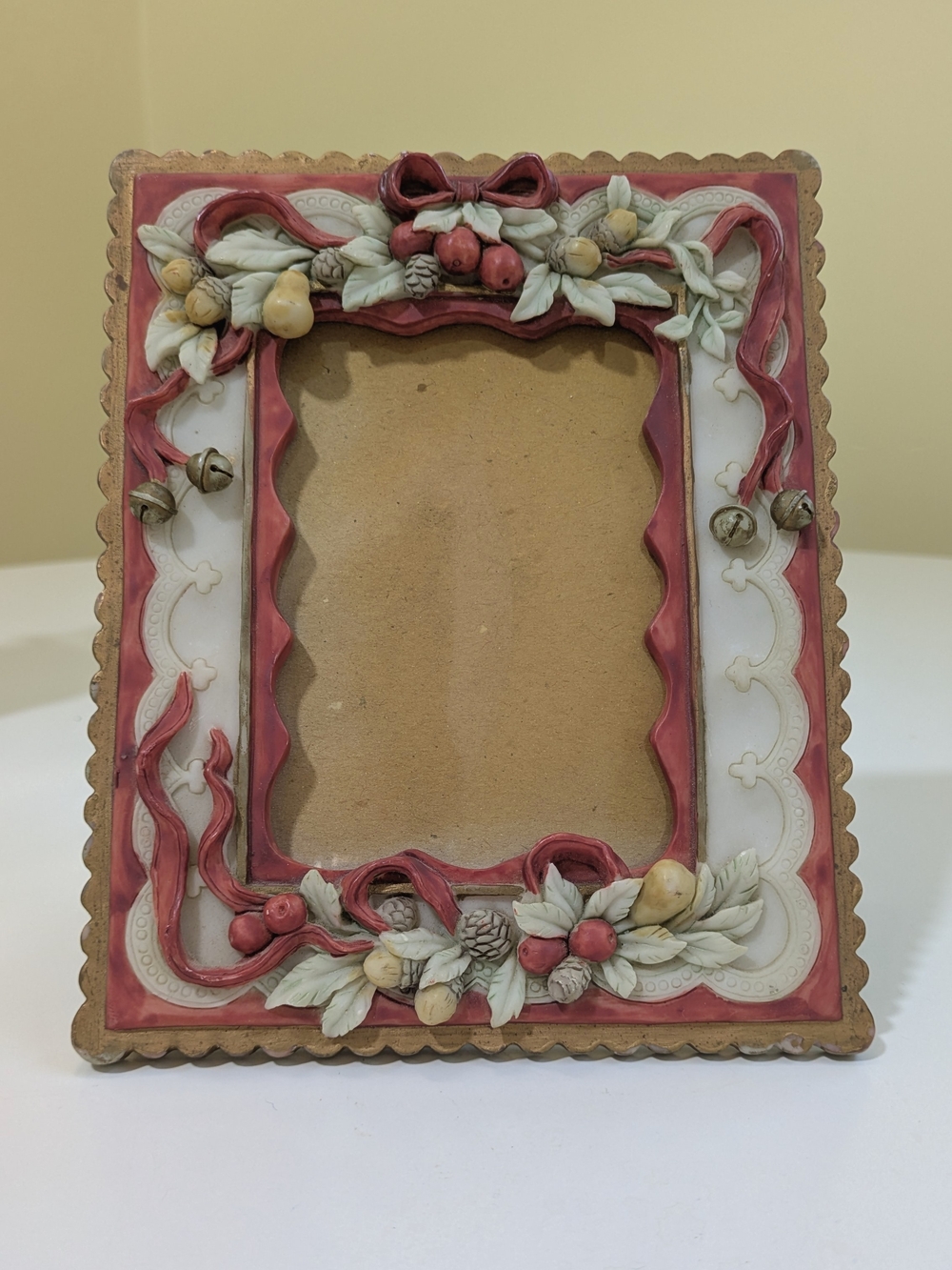 Vintage Scalloped Edges Christmas Picture Frame